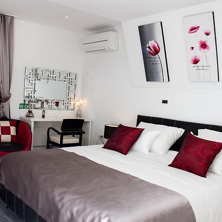 Lady Tania Apartment Split Bilik gambar