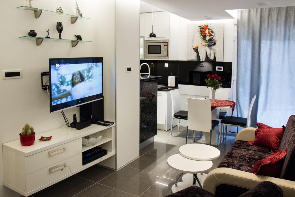 Lady Tania Apartment Split Bilik gambar