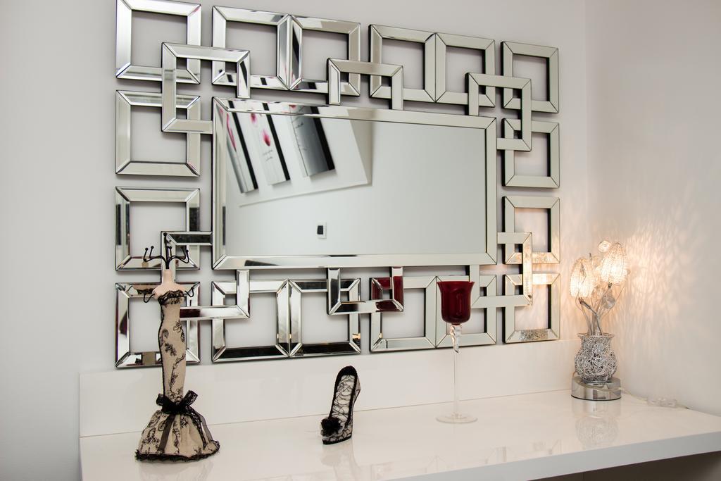 Lady Tania Apartment Split Bilik gambar