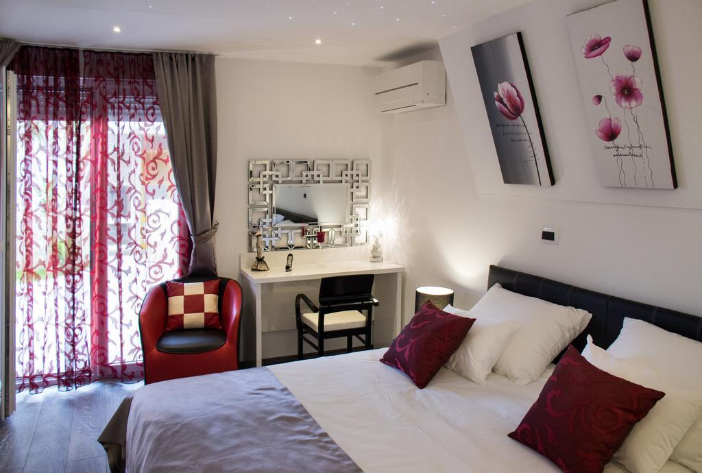 Lady Tania Apartment Split Bilik gambar